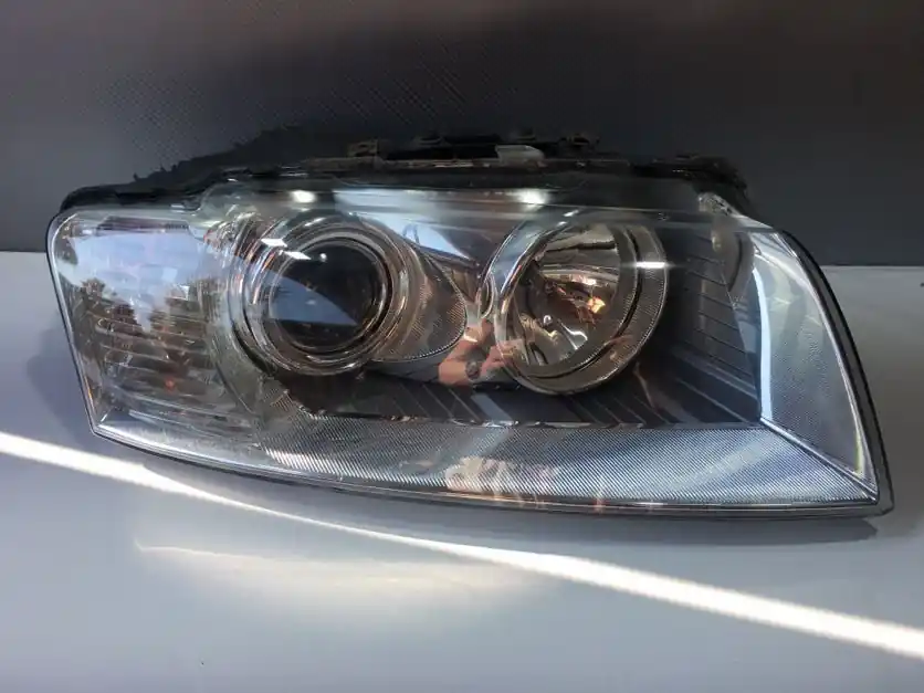 Oferta AUDI A8 PRAWA LAMPA BI-XENON PRZÓD