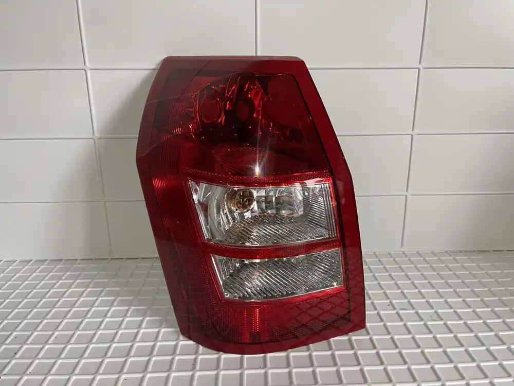 Oferta CHRYSLER 300C LEWA LAMPA TYŁ KOMBI