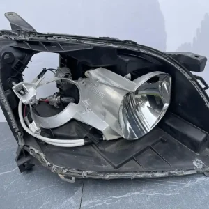 TOYOTA AVENSIS T25 PRAWA OBUDOWA LAMPY PRZEDNIEJ Super okazja
