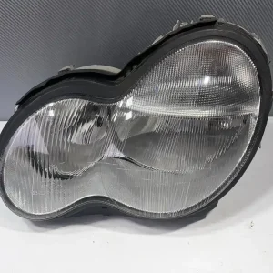Dostępne od ręki MERCEDES C-KLASA W203 LEWA LAMPA PRZÓD